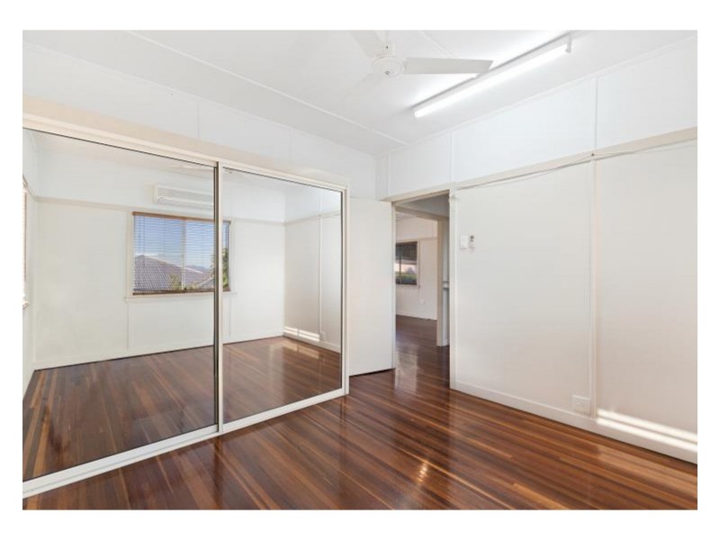 8 Cairns Street, The Range QLD 4700